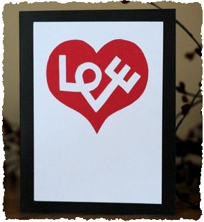 Открытка для дня святого Валентина с оригинальной надписью Love