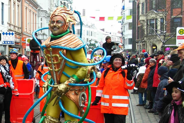 Праздничное шествие на фестивале в Бремене