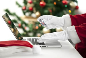 Дед Мороз покупает подарок для ребенка через интернет