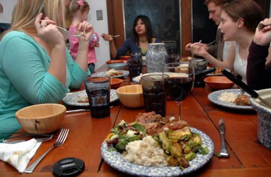 Почему на семейных ужинах нет праздничного настроения